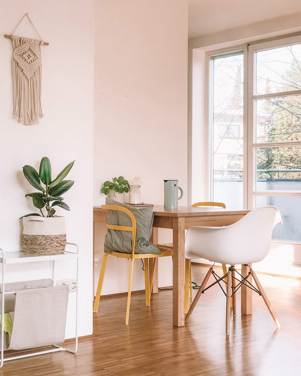 Minimalistische Essecke im Skandi-Stil